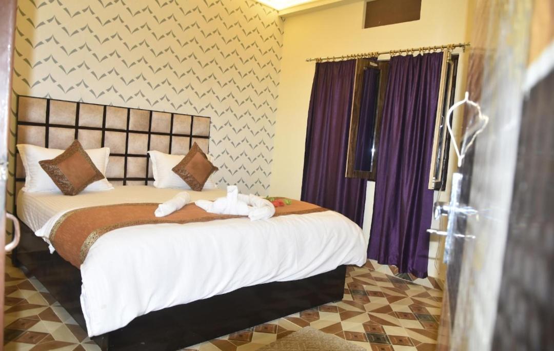 De Costa Palace - Pick And Drop Available Benares Buitenkant foto