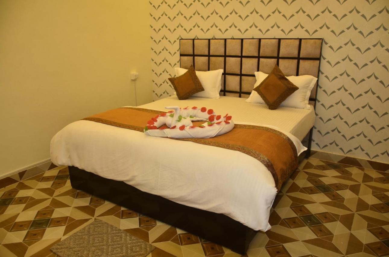 De Costa Palace - Pick And Drop Available Benares Buitenkant foto