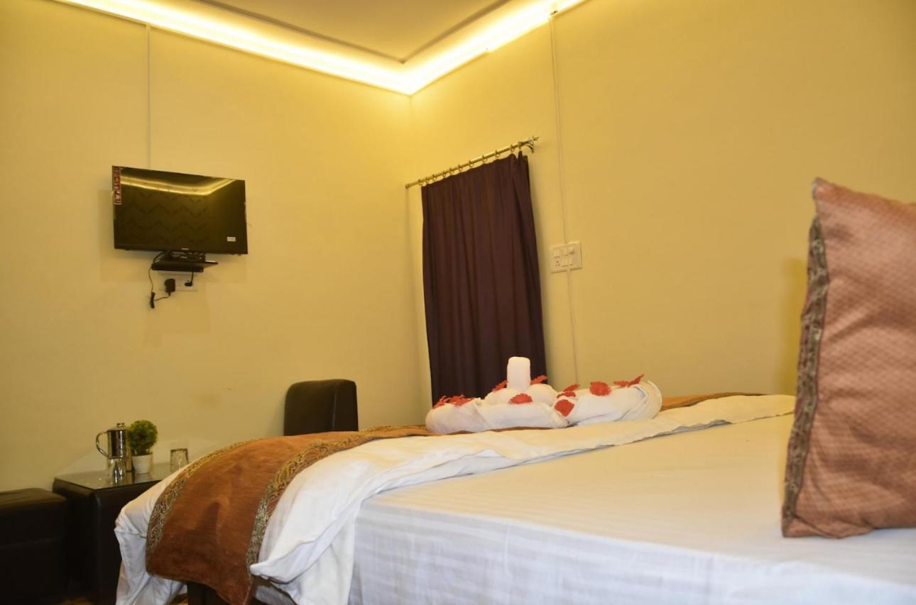 De Costa Palace - Pick And Drop Available Benares Buitenkant foto